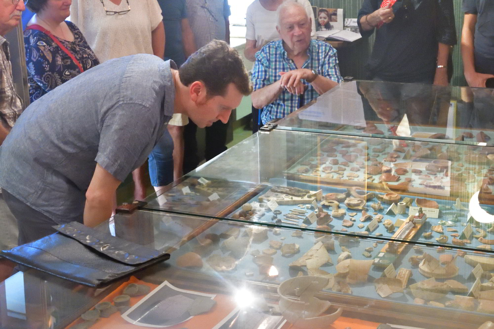 Vitrines des collections du Musée Claude Journet